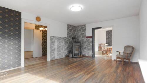 Wohnzimmer - Mehrfamilienhaus, Wohnhaus mit 120,00 m&sup2; in Schalkholz zum Kaufen