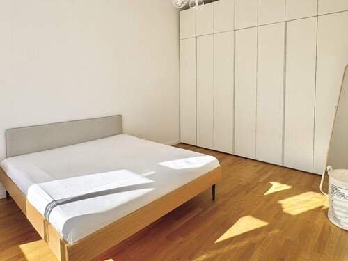 Schlafzimmer mit Einbauschrank - 