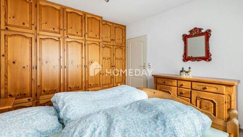 1. OG Schlafzimmer 1 2 - 