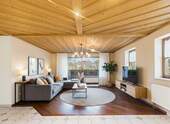 Wohnzimmer KI - Einfamilienhaus mit 287,80 m&sup2; in Stegaurach / Debring zum Kaufen