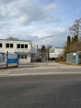 Außenansicht - 2 Hallen mit Büro-Verwaltungsgebäude Nähe Autobahnkreuz Chemnitz