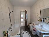 Wanne und Waschbecken - 