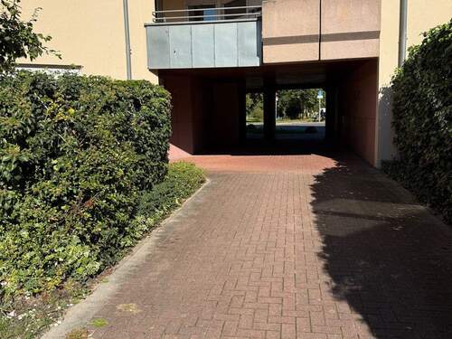 Hauseingang - 4 Zimmer Etagenwohnung zum Kaufen in Nürnberg