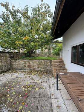 Hof-Terrasse - 5 Zimmer Einfamilienhaus in Stein-Bockenheim