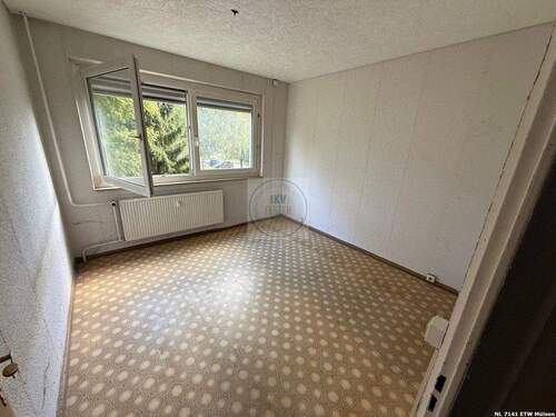 Schlafzimmer - 3 Zimmer Etagenwohnung zum Kaufen in Mülsen