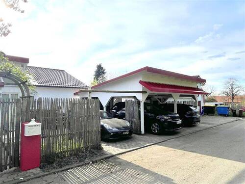 Carport - 8 Zimmer Einfamilienhaus in Salem