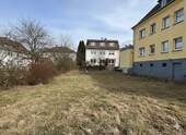 Grundstück rückwärtig - Mehrfamilienhaus, Wohnhaus mit 291,00 m&sup2; in Höhr-Grenzhausen zum Kaufen