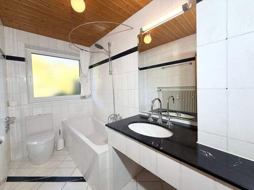 Helles Badezimmer (Obergeschoss) - 