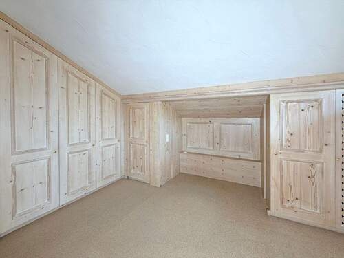 Arbeitszimmer mit Schreiner-Einbauschränken (DG) - 