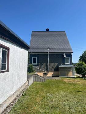 Gartenansicht - Mehrfamilienhaus, Wohnhaus mit 90,00 m² in Oberweißbach/Thüringer Wald zum Kaufen