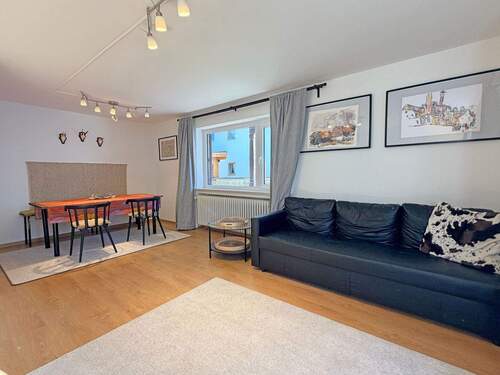 Wohn-/Esszimmer im Erdgeschoss - 6 Zimmer Mehrfamilienhaus, Wohnhaus zum Kaufen in Mittenwald