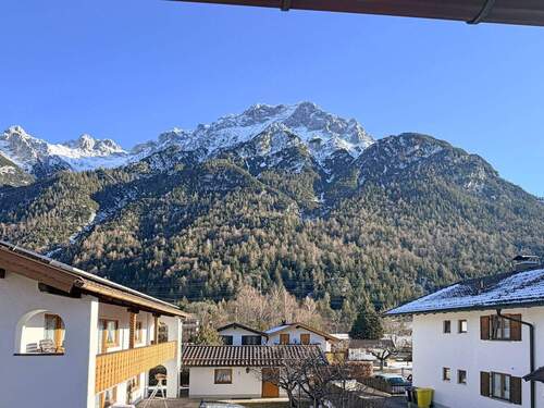 Süd-/Ostbalkon mit traumhaften Karwendelblick - 6 Zimmer Mehrfamilienhaus, Wohnhaus in Mittenwald