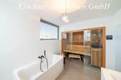 Hauptbad mit Sauna - 