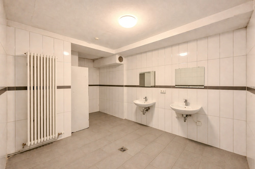 Badezimmer - Mehrfamilienhaus, Wohnhaus in Sankt Georgen im Schwarzwald zum Kaufen