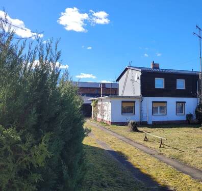 Blick auf die Doppelhaushälfte - 4 Zimmer Doppelhaushälfte zum Kaufen in Luckau