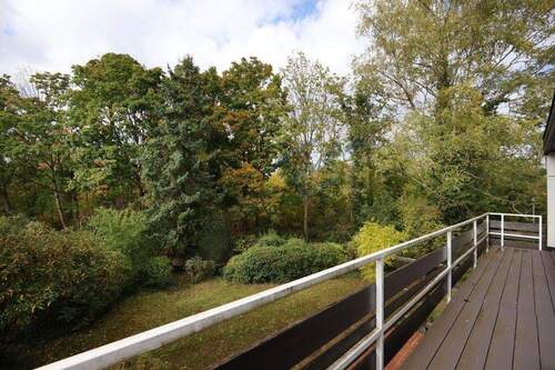 BALKON MIT WALDBLICK - 