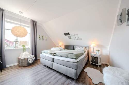 Schlafzimmer - Doppelhaushälfte mit 155,00 m&sup2; in Hage zum Kaufen