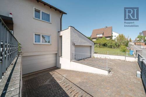 Garagen - 1 Zimmer Einfamilienhaus in Höchberg