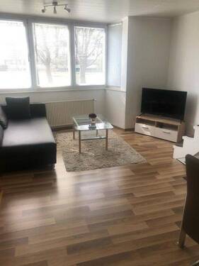 Wohnen - Möblierte komfortable 2,5 Zi. Wohnung EG 'zentral und doch ruhig'