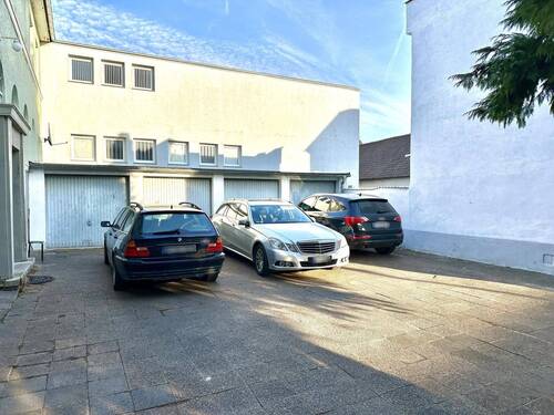 Garagen - 8 Zimmer Mehrfamilienhaus, Wohnhaus in Offenbach