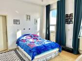 Schlafzimmer im Dachgeschoss - Mehrfamilienhaus, Wohnhaus mit 200,20 m² in Offenbach zum Kaufen