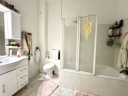 Innenliegendes Bad im Erdgeschoss - 