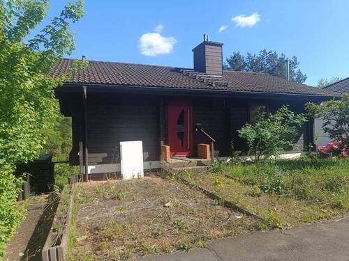 Vorderfront mit Abstellplatz - 