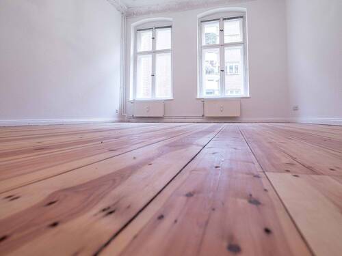 . - City-West großzügige Stuckaltbauwohnung - bezugsfrei!