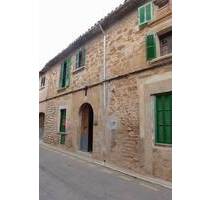 Traditionelles Stadthaus mit sep. Wohnung und ehemalige Fabrikruine in Llucmajor