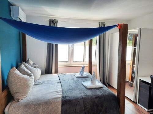 1. Schlafzimmer mit Himmelbett - 