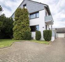 Ein Haus. Drei Möglichkeiten. - Raum für Familie, Generationen und Einnahmen in Voerde