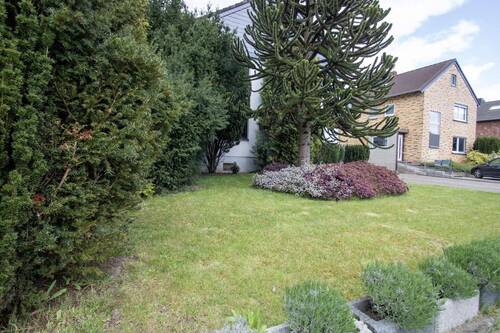 Vorgarten - 6 Zimmer Mehrfamilienhaus, Wohnhaus zum Kaufen in Voerde