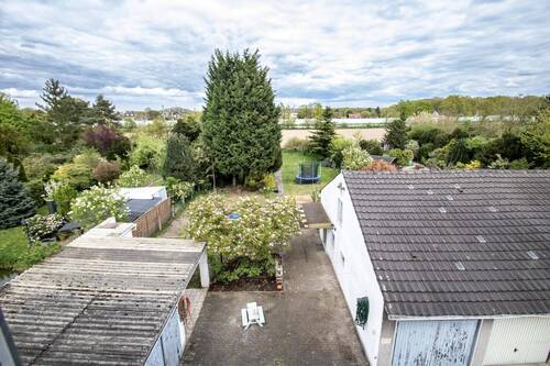 Blick in den Garten - 6 Zimmer Mehrfamilienhaus, Wohnhaus in Voerde