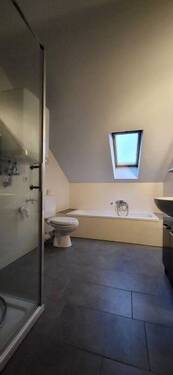 modernes Bad, 2017 erneuert - 3 Zimmer Etagenwohnung zum Kaufen in Merzig