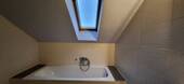 Bad mit Wanne und Fenster - 3 Zimmer Etagenwohnung in Merzig