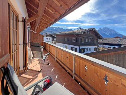 Blick vom Balkon auf Alpspitze und Zugspitze
- 