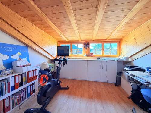 Zimmer im Dachgeschoss mit Gaube - 