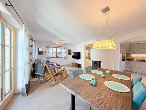 Essplatz mit Kamin - 5 Zimmer Doppelhaushälfte in Garmisch-Partenkirchen