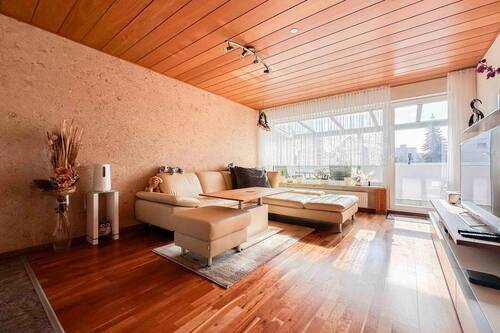 Wohnzimmer OG - 8 Zimmer Einfamilienhaus zum Kaufen in Nürnberg