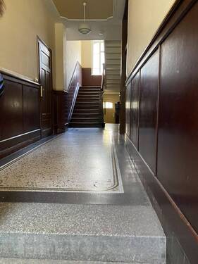 Gepflegter Hausflur - 6 Zimmer Büro zur Miete in Jena