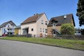 Seitenansicht mit Bürogebäude - Grundstück zum Kaufen in Köln
