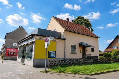 Hausansicht, derzeitiger Gebäudestand - Grundstück in Köln