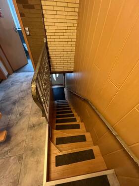Treppe OG ins EG Haupthaus - 
