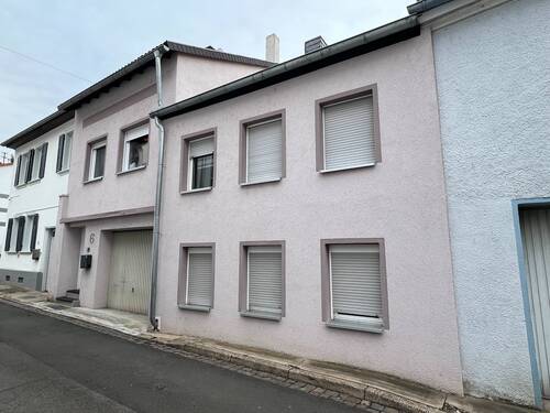 Hausansicht - Top-Gelegenheit! Reihenhaus mit Garten in Bad Sobernheim zu verkaufen.