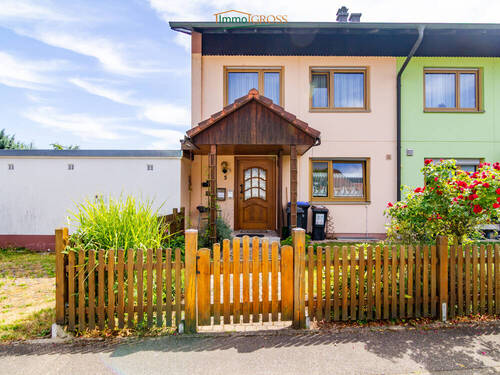 Das Haus von vorne 2 - 6 Zimmer Reihenmittelhaus zum Kaufen in Steinen