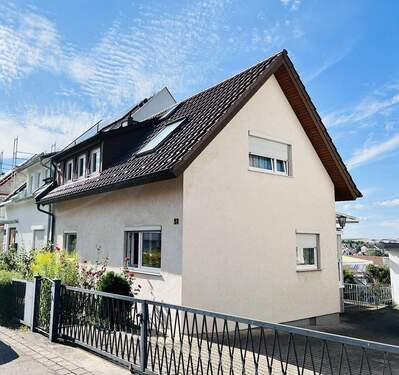 Außenansicht - 4 Zimmer Doppelhaushälfte zum Kaufen in Stuttgart