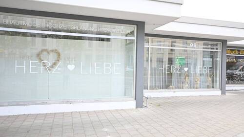 ...gegenüber NeuerMarkt - Gewerbeobjekt (Büro, Produktion, Verkauf) in Neumarkt in der Oberpfalz