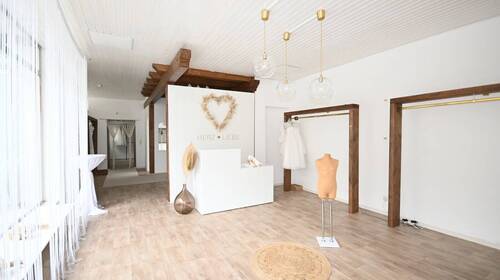 Schöne helle Räume - Gewerbeobjekt (Büro, Produktion, Verkauf) in Neumarkt in der Oberpfalz zur Miete