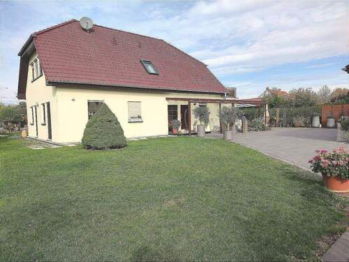 Ansicht - Für Ihre Familie -oder auch als Generationen-Wohnen geeignet - mit goßzügigem Wohn- und Außenbereich