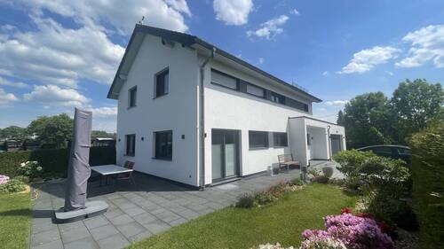 Hausansicht - Modernes Wohnen auf höchstem Niveau